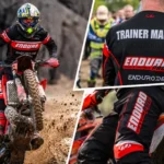 EnduroPRO Fahrerhemd und Motocross-Hose in Schwarz-Rot beim Endurofahren